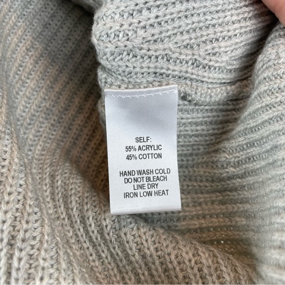 Lulus Solid Gray Knit V Neck Long Sleeve Sweater Women Small Boho Casual - Picture 7 of 7